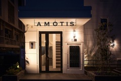 AMOTIS 玄関夜景