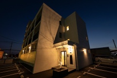AMOTIS 外観北側夜景