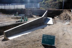 現場打擁壁完了-2